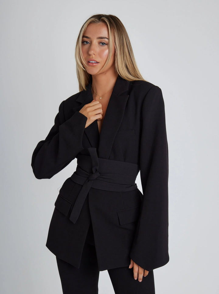 Dopasowany Żakiet o Eleganckim Kroju
