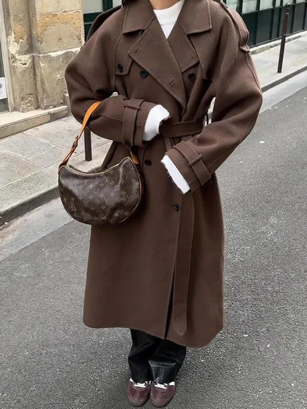 Elegancki Wełniany Płaszcz o Ponadczasowej Linii