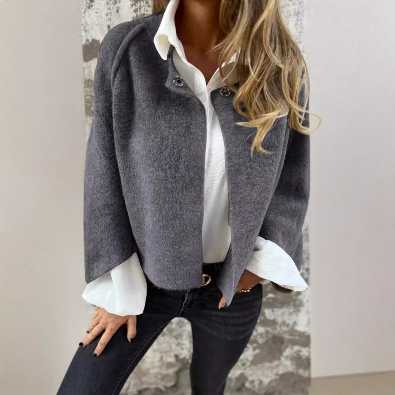 Krótki Płaszcz z Domieszką Kaszmiru Zapinany na Napy